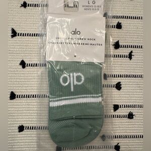 🆕 ALO Unisex Half Crew Socks – New in Package | Premium Athletic Fit